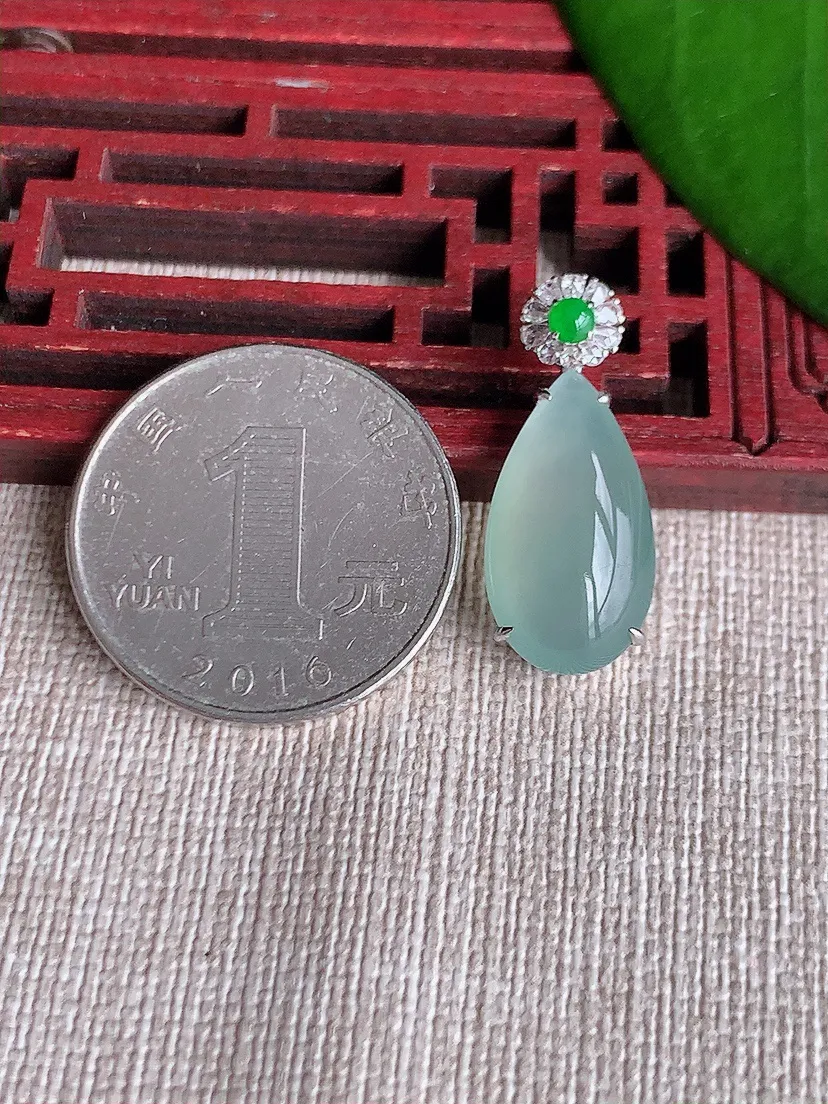 天然A货翡翠18K金伴晴水水滴吊坠尺寸25.2×19×10.6×6m量3.00g 0711