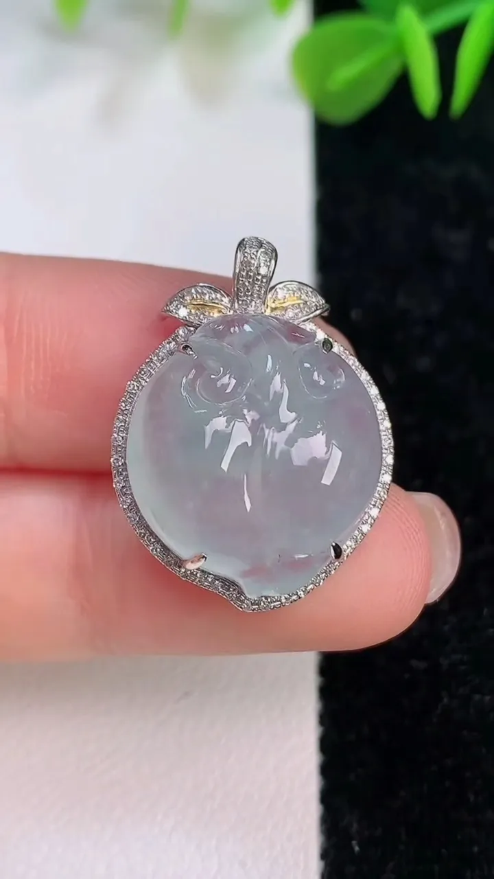 天然A货翡翠种寿桃吊坠，尺寸24.7-19-8，裸石18-16.8重量:4.56g
7月12日