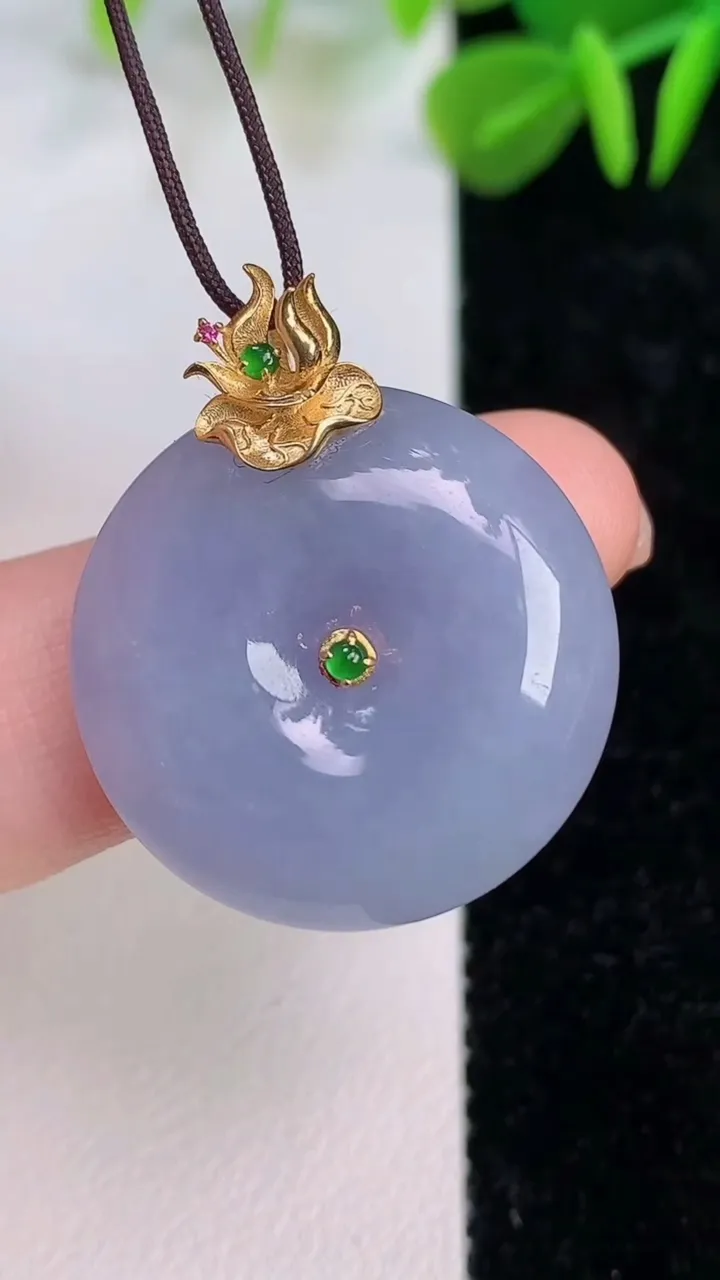 天然A货翡翠18k金紫罗兰平安扣吊坠，尺寸23-6.5，重量:7.28g
7月12日