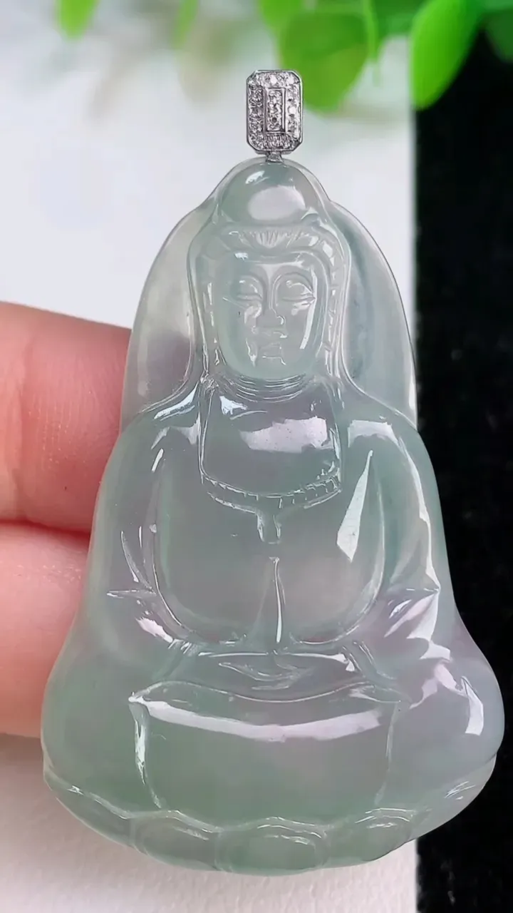 天然A货翡翠观音菩萨吊坠，尺寸46.6-30.6-4，重量:10.22g
7月12日