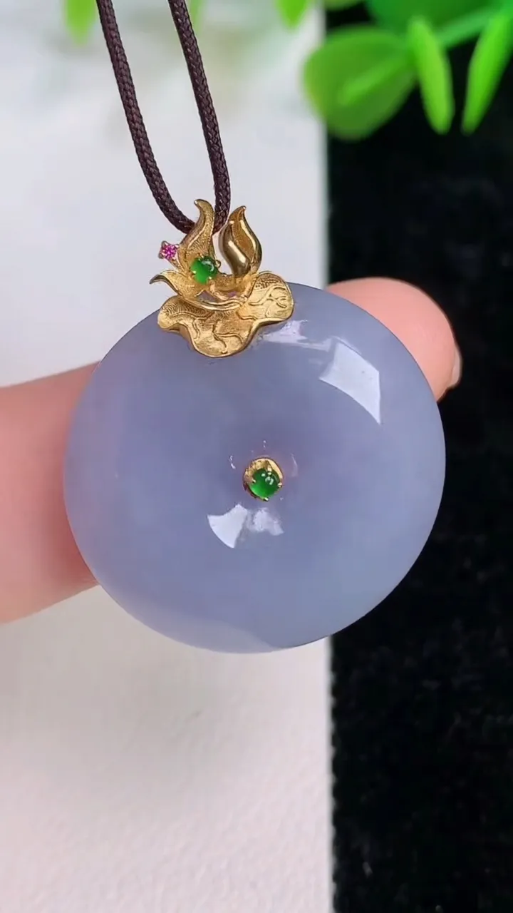 天然A货翡翠18k金紫罗兰平安扣吊坠，尺寸23-6.5，重量:7.28g
7月12日