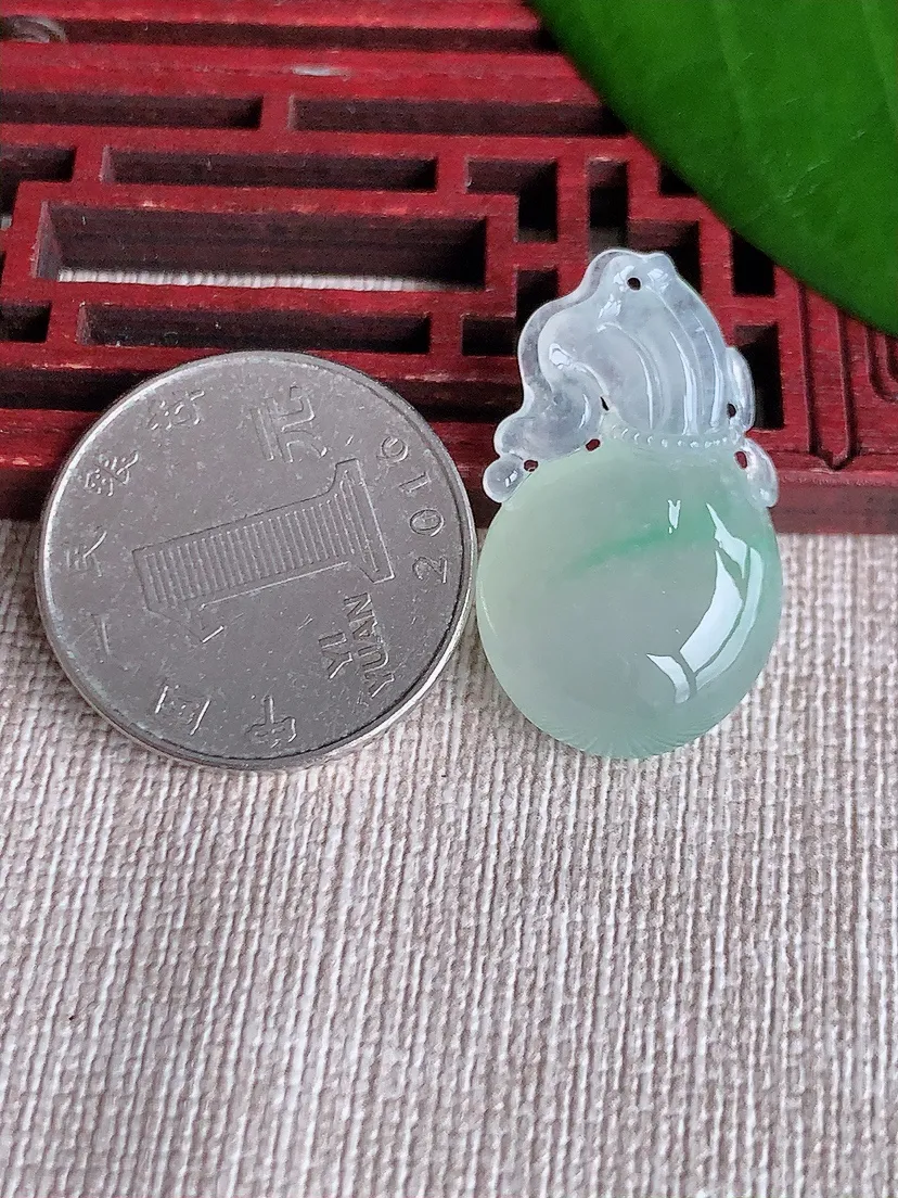 天然A货翡翠飘绿福袋代代有钱吊坠尺寸28.7×17×8.2m量6.11g 0711