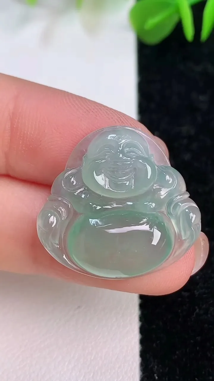 天然A货翡翠佛公吊坠，尺寸22.6-24-4.8，重量:3.82g
7月12日