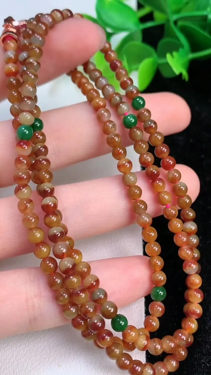 天然A货翡翠双彩小米珠项链，尺寸3.8，重量:19.83g
7月12日