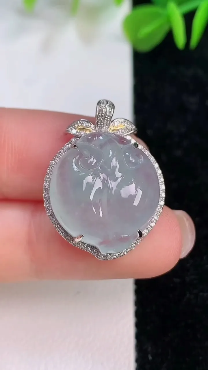 天然A货翡翠种寿桃吊坠，尺寸24.7-19-8，裸石18-16.8重量:4.56g
7月12日