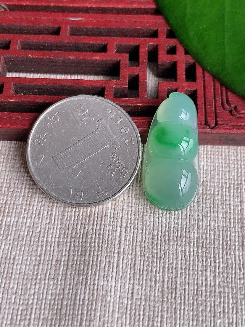 天然A货翡翠飘绿四季豆福豆平安豆镶嵌件尺寸25.8×11.7×7.2m量4.04g 0711