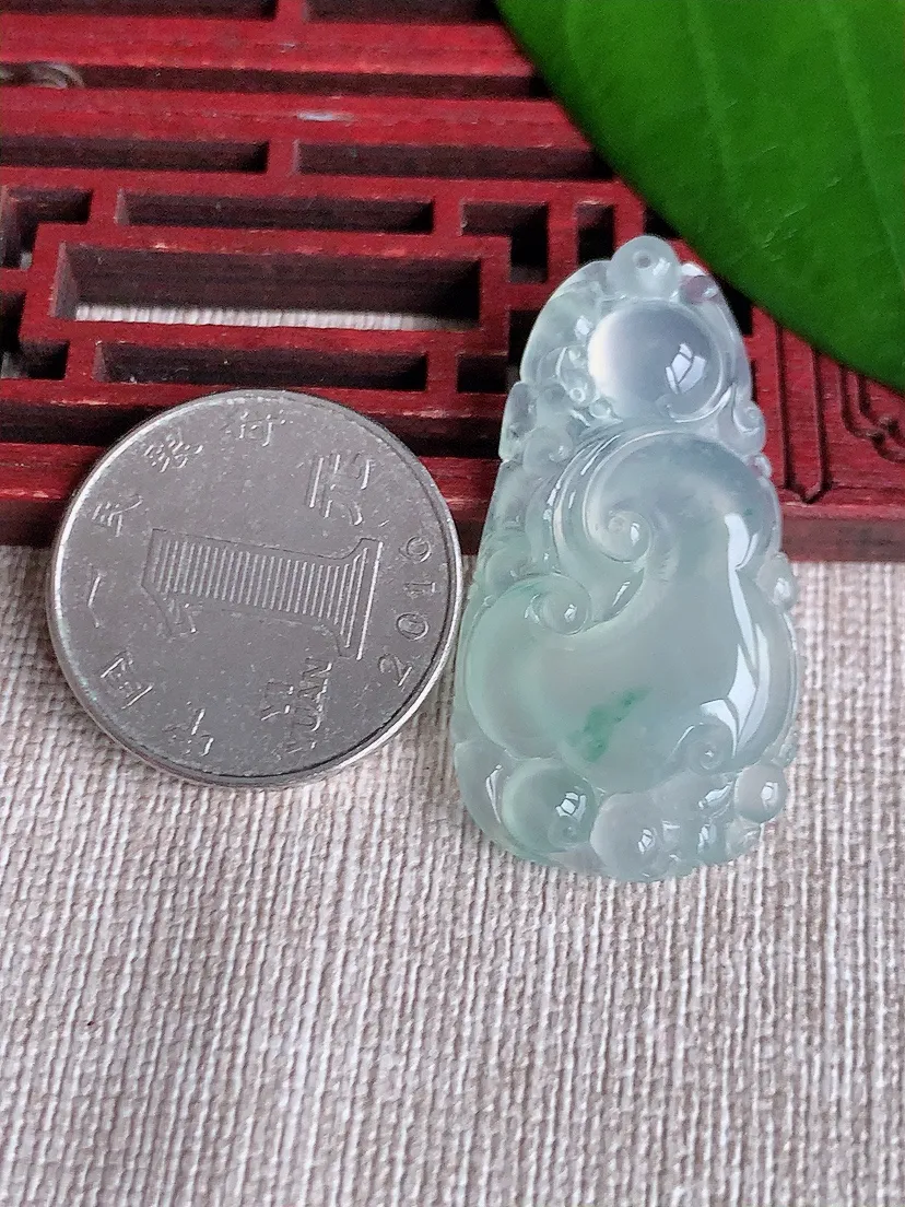 天然A货翡翠飘花如意吊坠尺寸39×20.2×6.2m量8.34g 0711