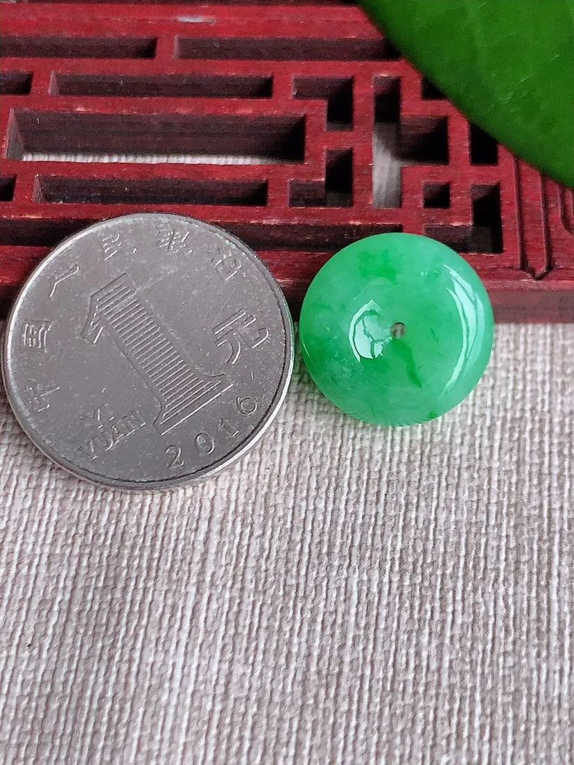 天然A货翡翠飘绿平安扣吊坠尺寸16.2×5.7m量3.42g 0711