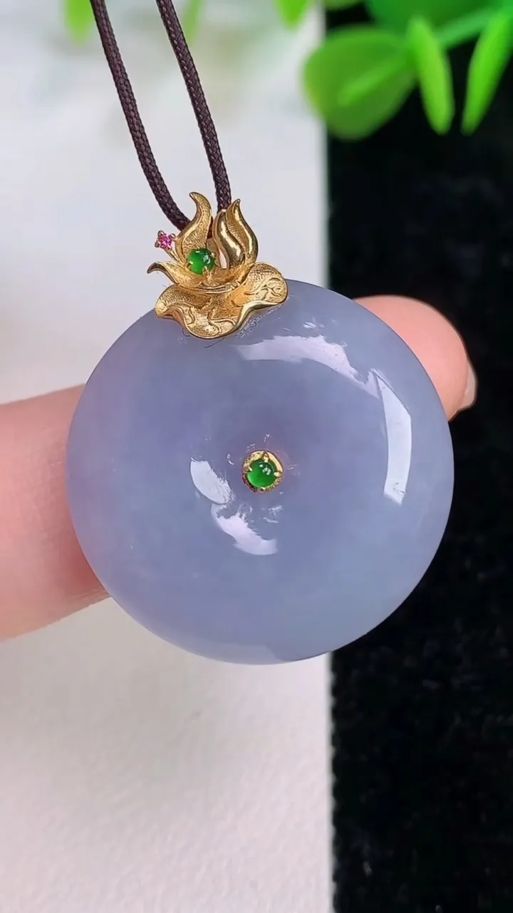 天然A货翡翠18k金紫罗兰平安扣吊坠，尺寸23-6.5，重量:7.28g
7月12日