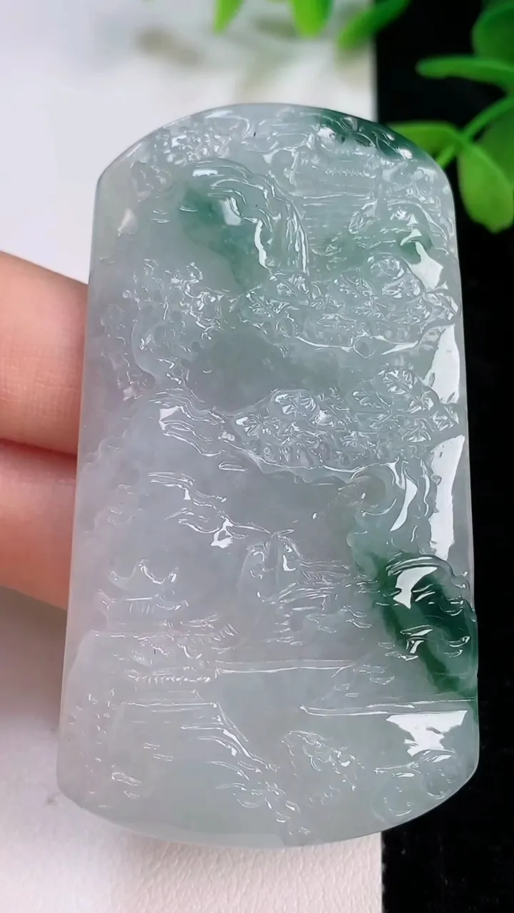 天然A货翡翠山水牌吊坠，尺寸65.4-37.2-5.5，重量:31.27g
7月12日