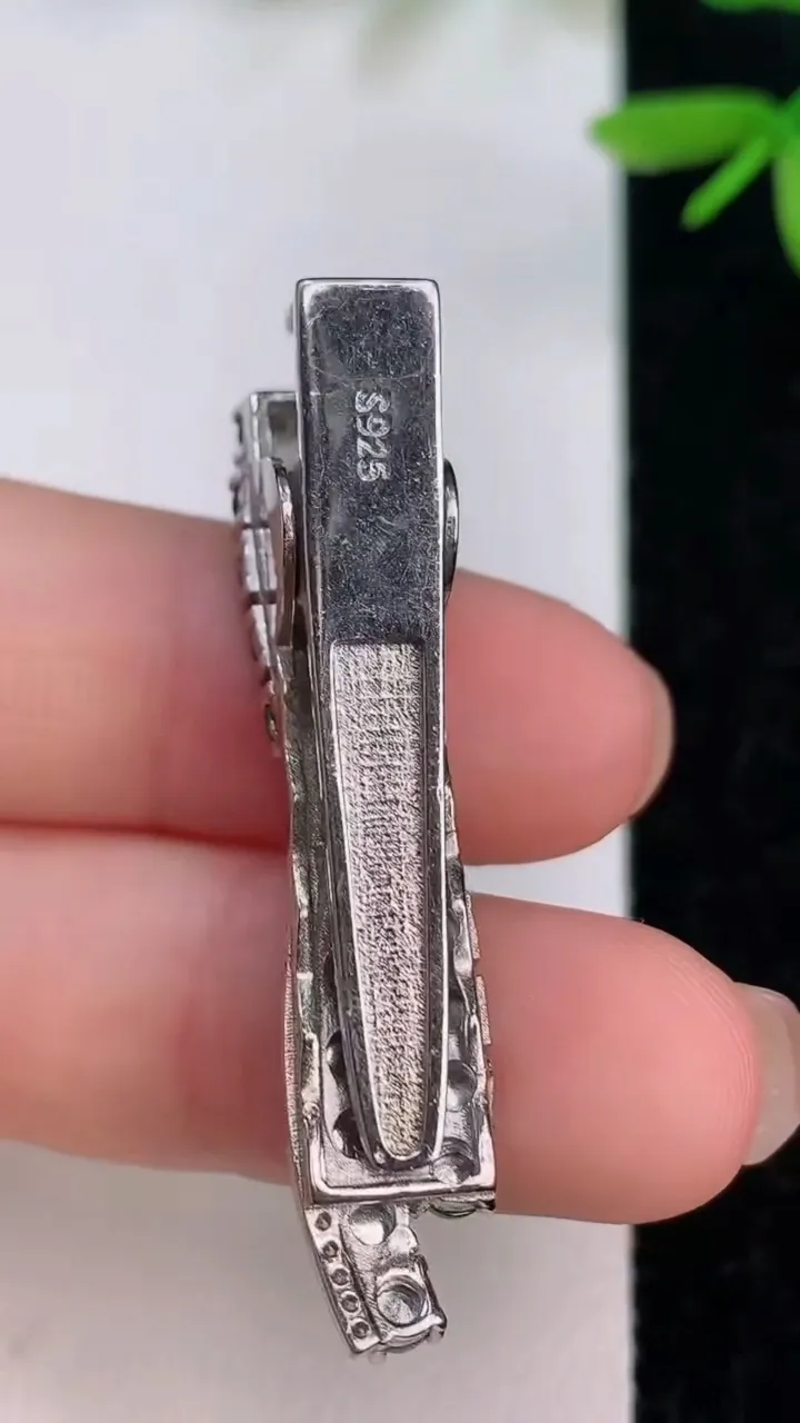 天然A货翡翠蛋面发夹，尺寸3，重量:8.04g
7月12日