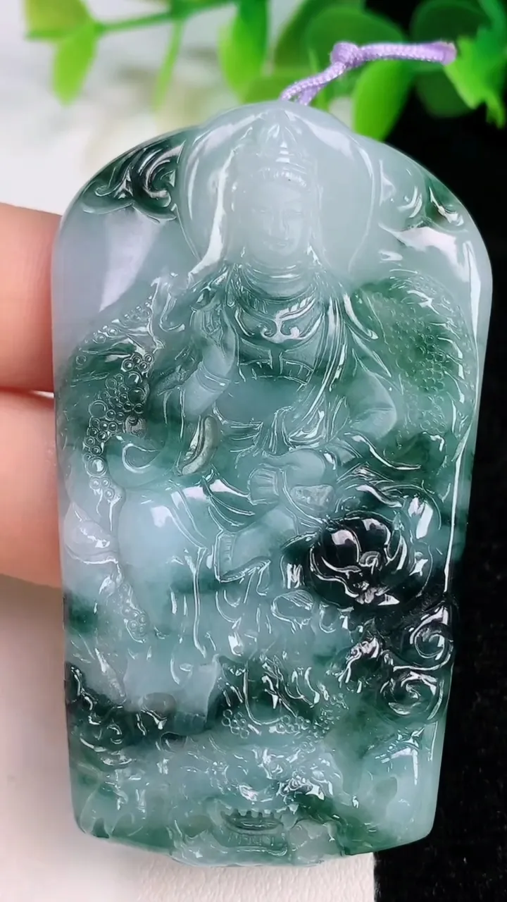 天然A货翡翠飘花御龙观音菩萨吊坠，尺寸63-36-5，重量:25.19g
7月12日