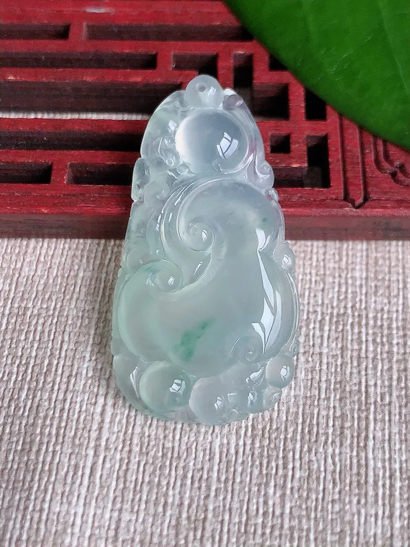 天然A货翡翠飘花如意吊坠尺寸39×20.2×6.2m量8.34g 0711