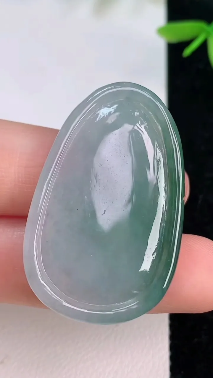 天然A货翡翠大日如来吊坠，尺寸39-24.8-6.3，重量:11.45g
7月12日