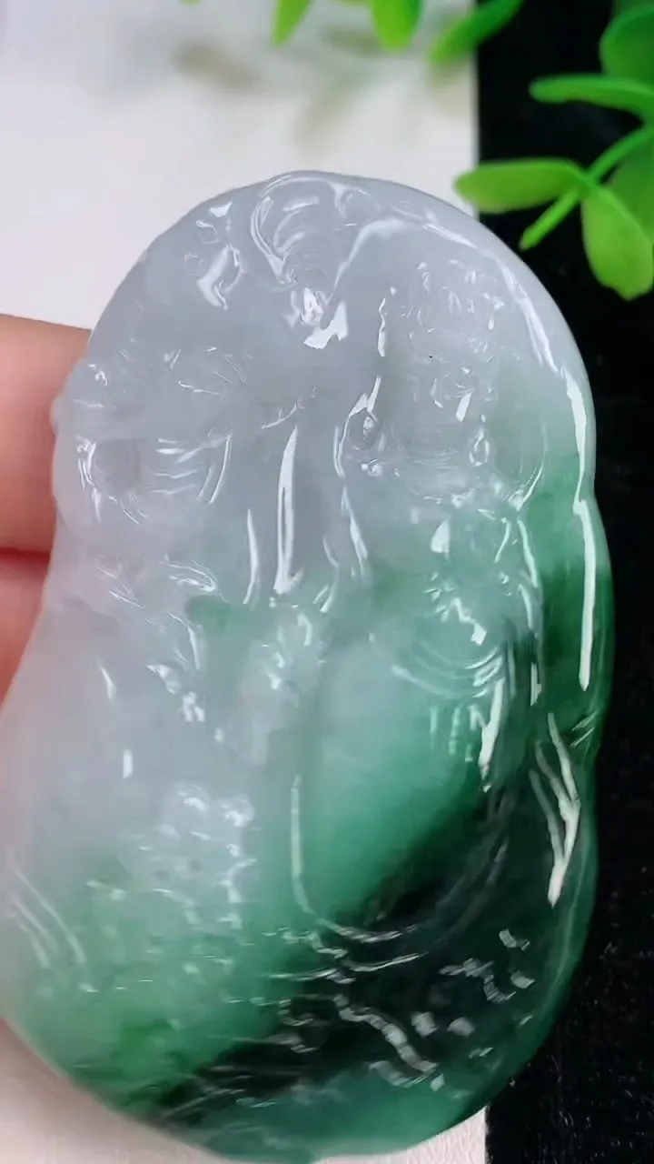天然A货翡翠普贤菩萨吊坠，尺寸67.6-42.7-6，重量:42.24g
7月12日