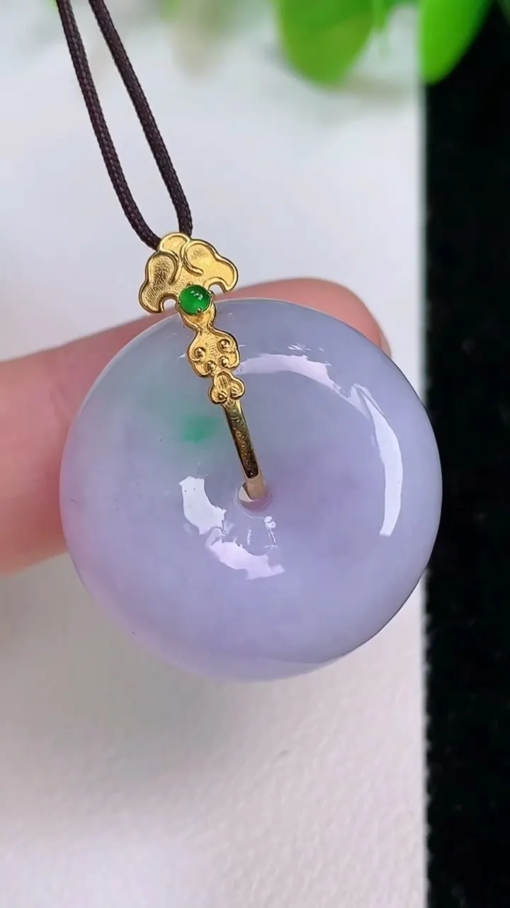 天然A货翡翠18k金春带彩紫罗兰平安扣吊坠，尺寸23-11，重量:13.08g
7月12日