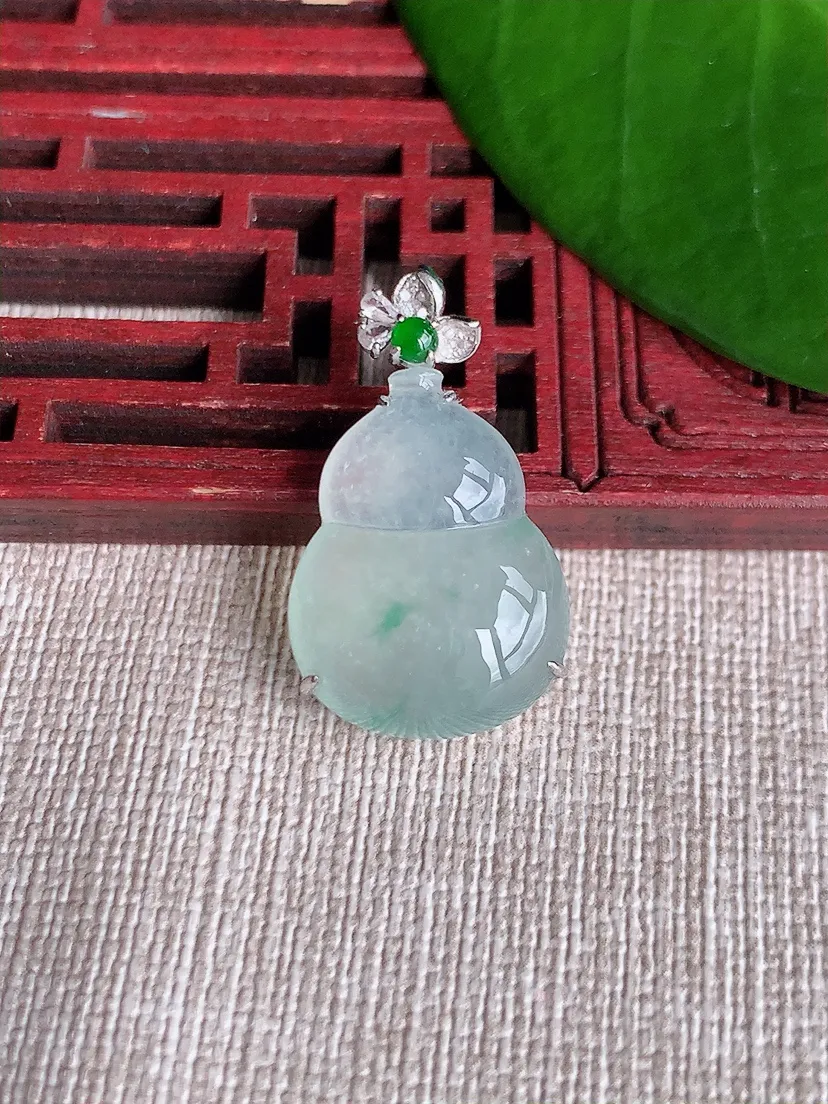天然A货翡翠18K金伴飘花葫芦吊坠尺寸27.7×21.2×16.4×7.3m量4.80g 0711