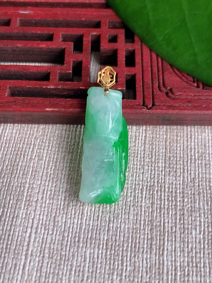 天然A货翡翠18K金扣头飘阳绿竹节节节高升吊坠尺寸32×26×10.4×4.4m量2.78g 071
