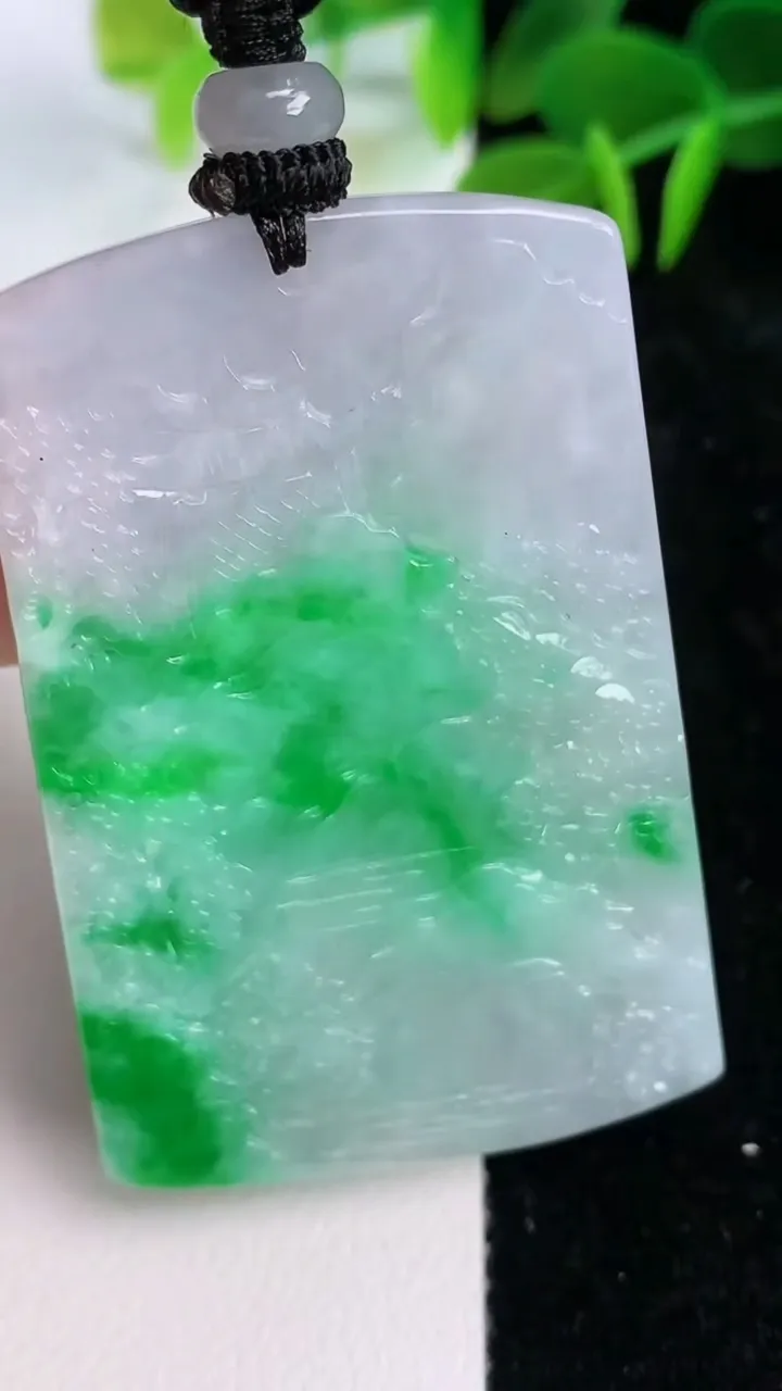 天然A货翡翠山水牌吊坠，尺寸54-35-6，重量:31.41g
7月12日