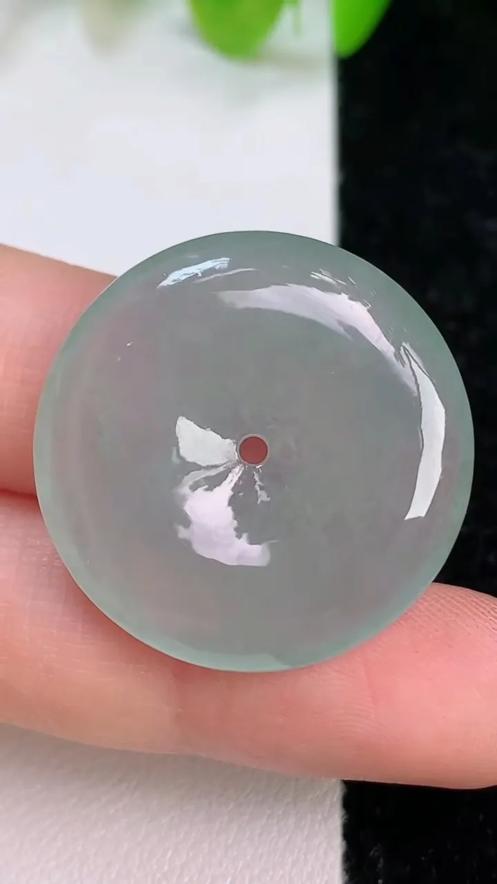 天然A货翡翠平安扣吊坠，尺寸27-5.4，重量:8.13g
7月12日