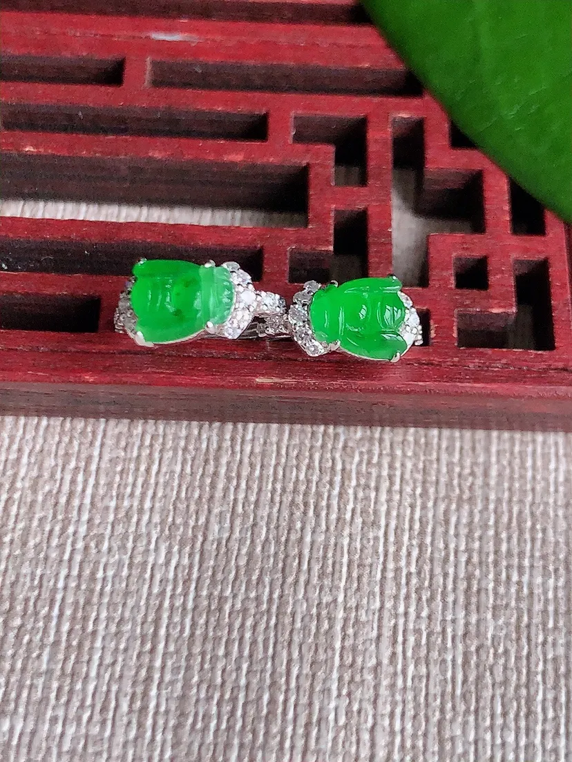天然A货翡翠18K金伴钻镶嵌满绿一鸣惊人耳坠 尺寸6×5mm 重量2.06g 0710