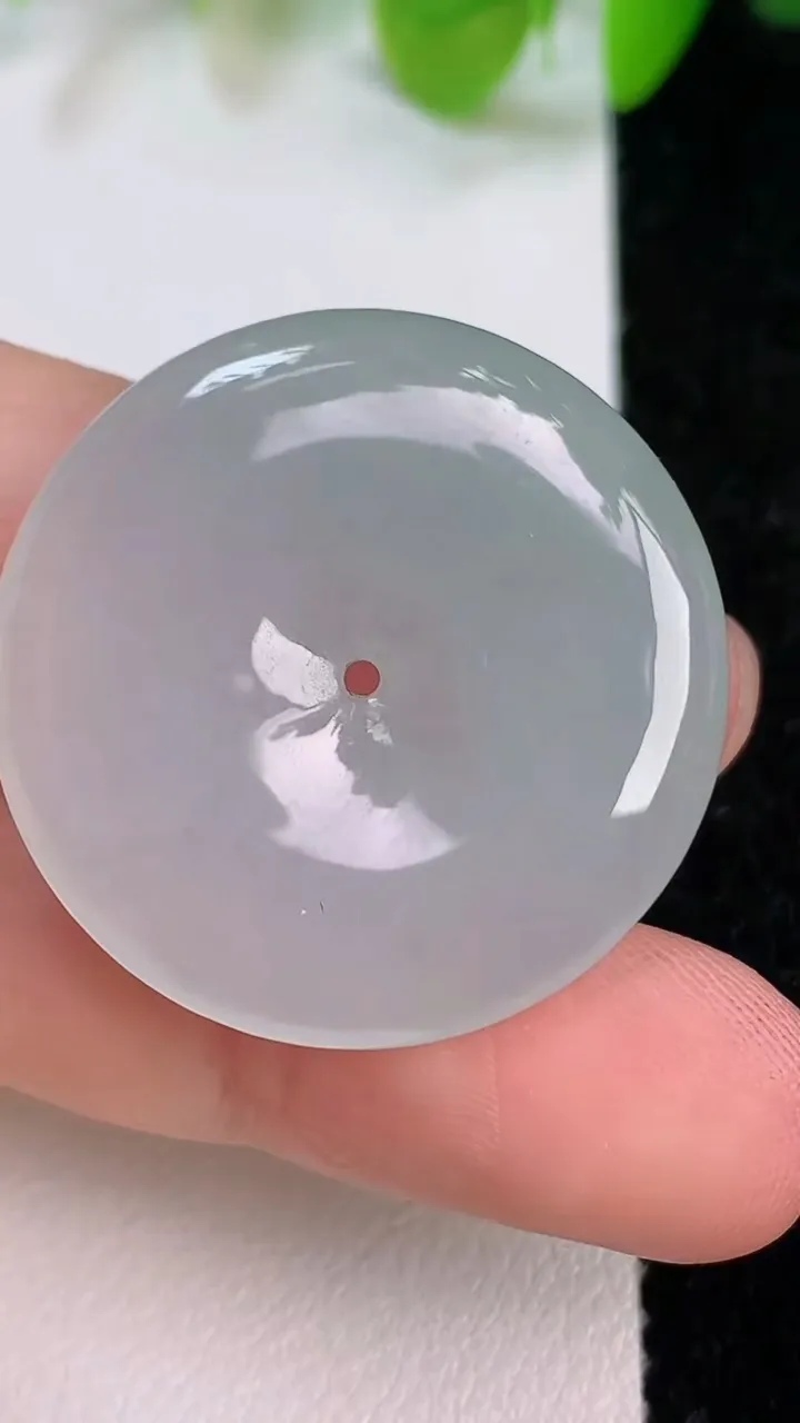 天然A货翡翠平安扣吊坠，尺寸28.8-5，重量:8.54g
7月12日