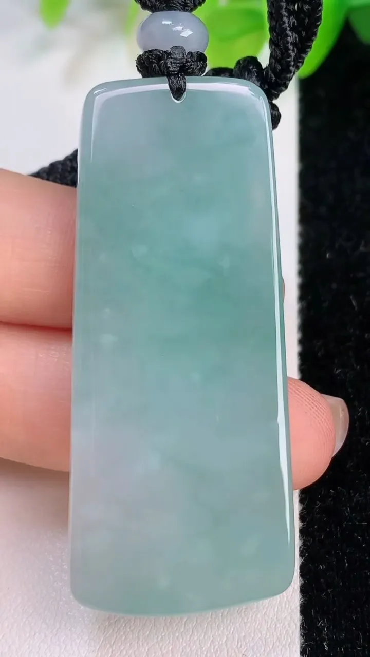 天然A货翡翠梅花鹿吊坠，尺寸53.2-22.8-7.2，重量:26.90g
7月12日