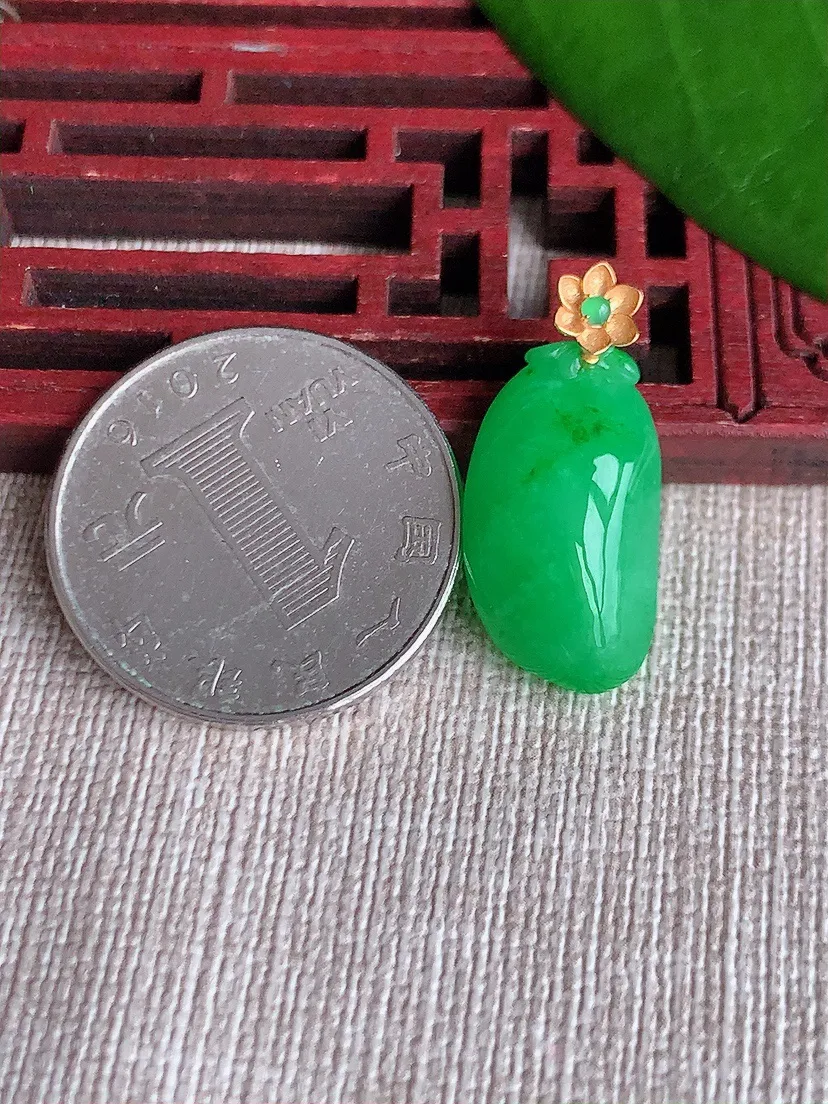 天然A货翡翠18K金扣头满绿福瓜吊坠尺寸25×20.3×11.5×7.4m量3.20g 0711