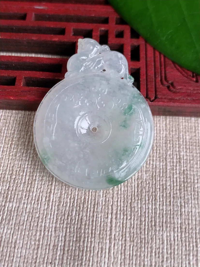 天然A货翡翠飘花福贝吊坠尺寸37.4×29.2×5.3m量10.90g 0711