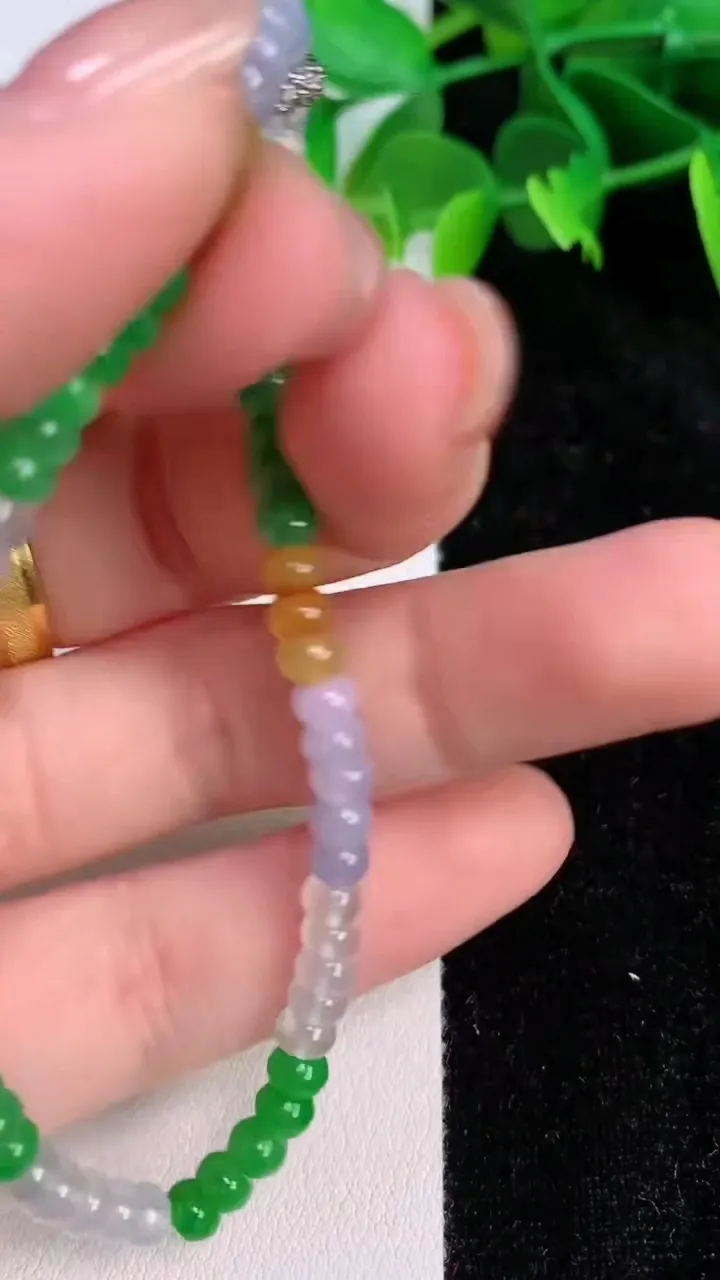 天然A货翡翠三彩算盘珠手串，尺寸4.2-3，重量:7.28g7月12日
工厂直销收藏佳品,种好水足，