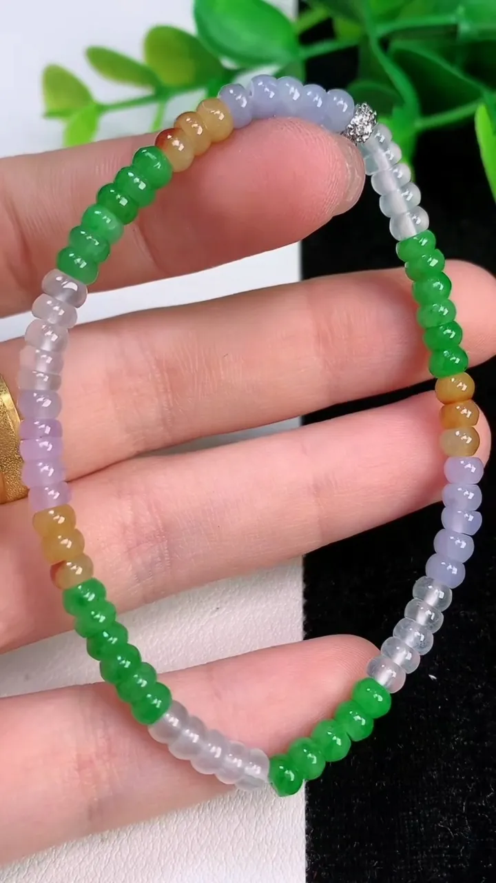 天然A货翡翠三彩算盘珠手串，尺寸4.2-3，重量:7.28g7月12日
工厂直销收藏佳品,种好水足，色泽均匀，有种有色，上手高大气！