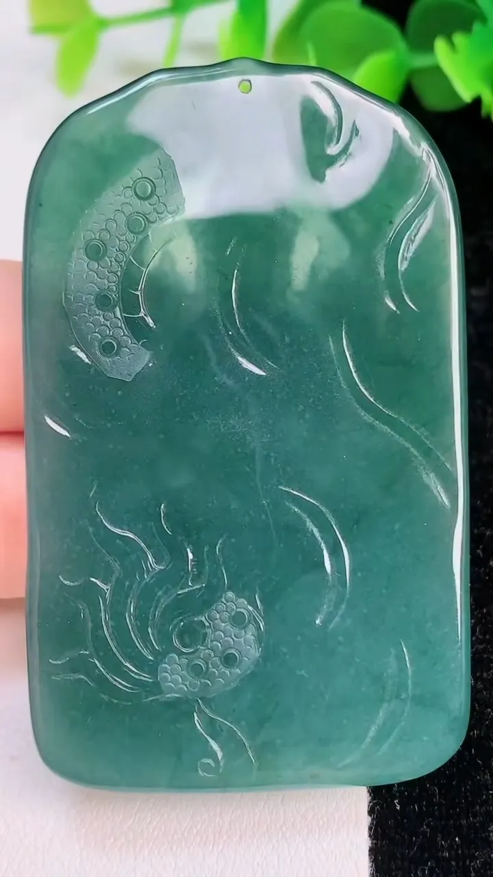 天然A货翡翠千手观音吊坠，尺寸63.2-38.7-6，重量:34.28g
7月12日