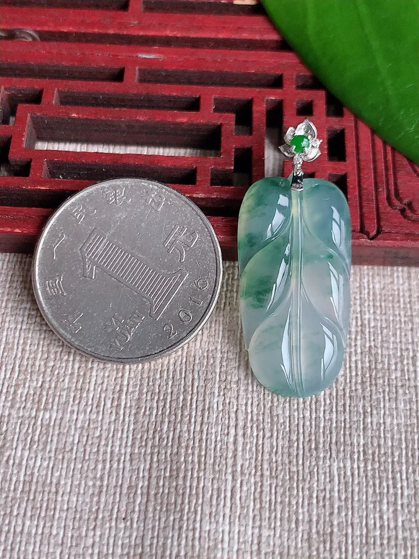 天然A货翡翠18K飘花叶子金枝玉叶吊坠尺寸36.6×29×14.8×4.2m量4.45g 0711