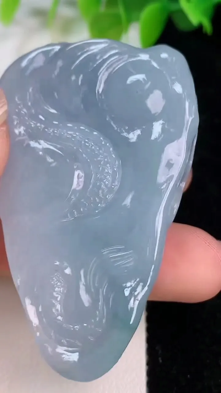 天然A货翡翠紫罗兰龙牌吊坠，尺寸55.2-36.3-11.7，重量:35.77g
7月12日
