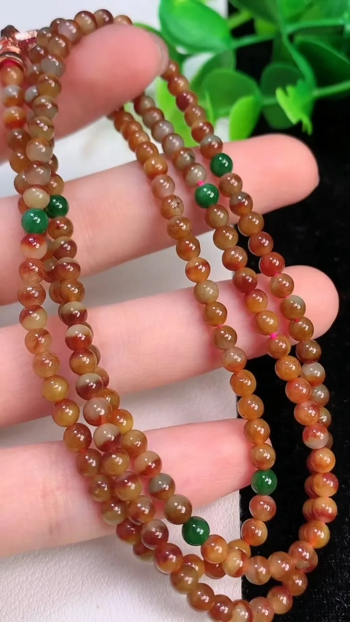 天然A货翡翠双彩小米珠项链，尺寸3.8，重量:19.83g
7月12日