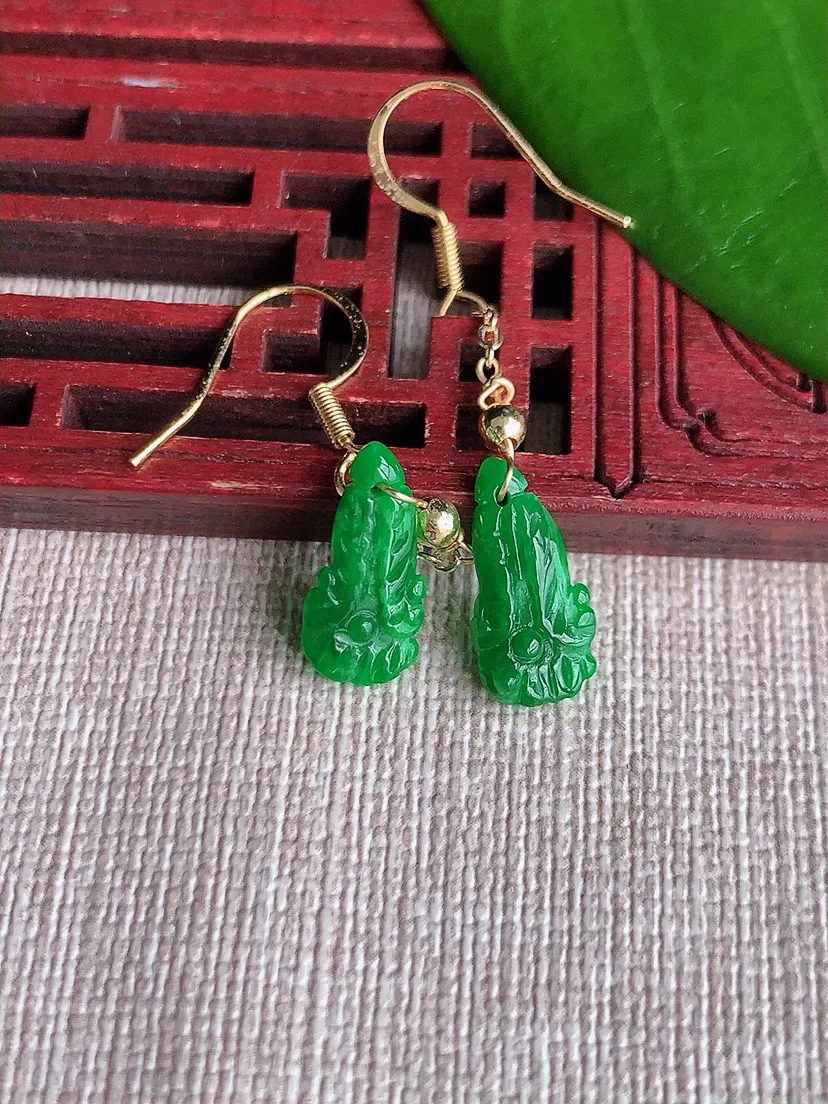 天然A货翡翠14K金镶嵌阳绿白菜耳坠尺寸14.6×6.7×2.4mm 重量1.48g 0711