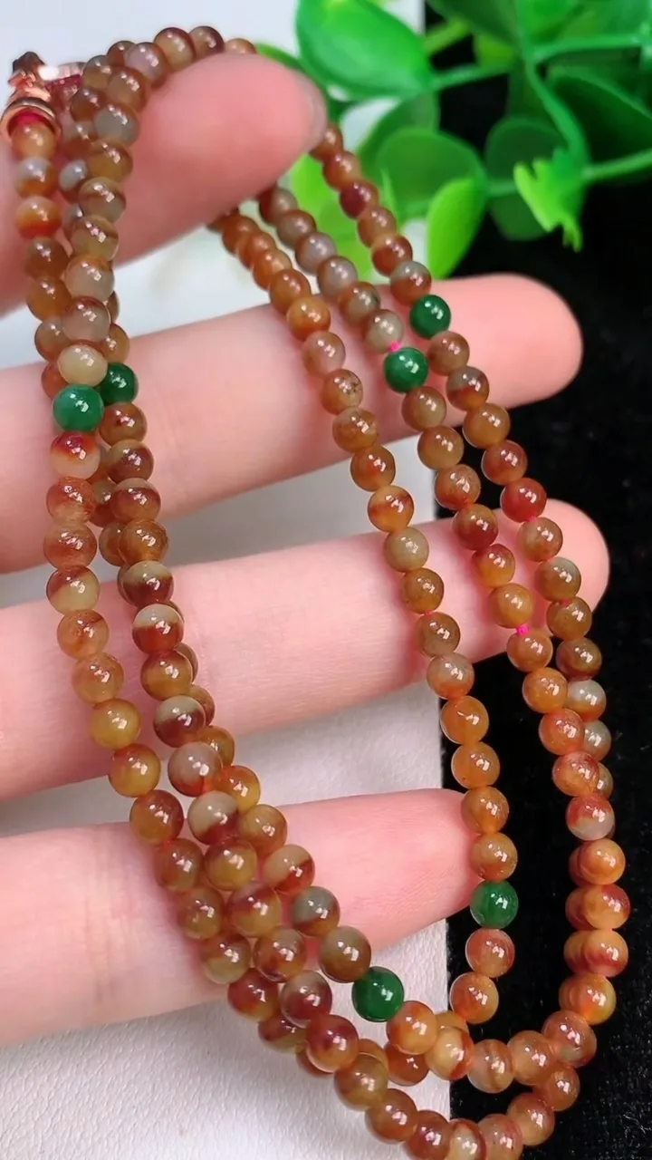 天然A货翡翠双彩小米珠项链，尺寸3.8，重量:19.83g
7月12日