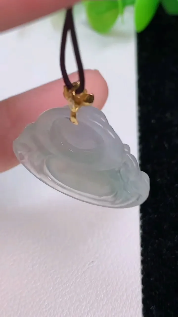 天然A货翡翠佛公吊坠，尺寸22-26-5.5，重量:4.57g
7月12日
