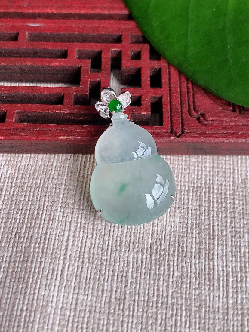 天然A货翡翠18K金伴飘花葫芦吊坠尺寸27.7×21.2×16.4×7.3m量4.80g 0711