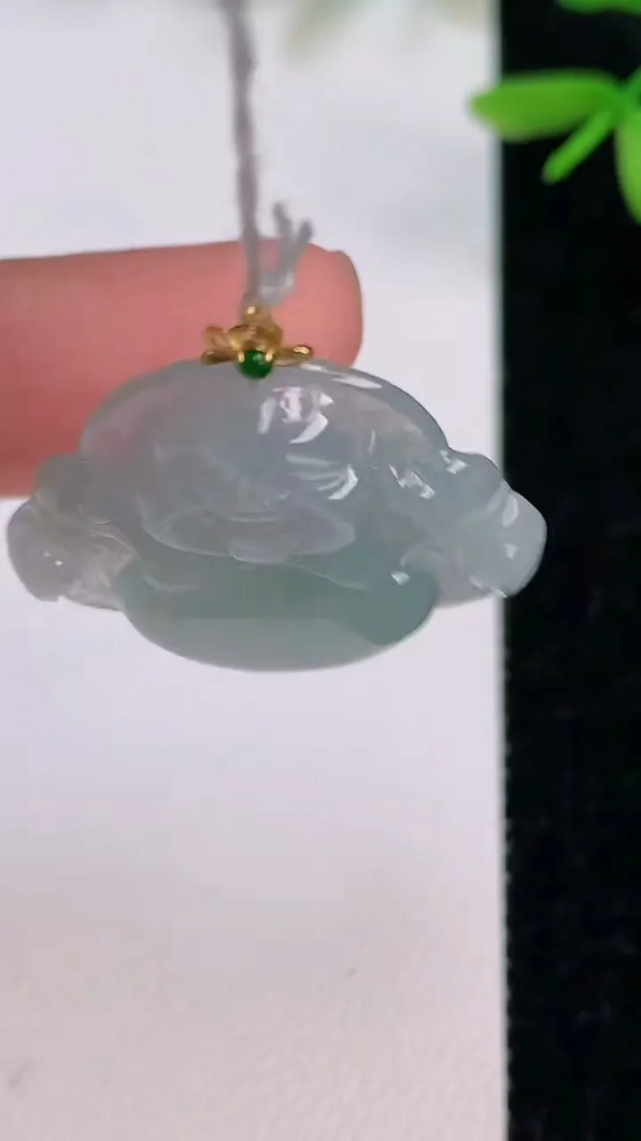 天然A货翡翠佛公吊坠，尺寸24.3-28.4-5.5，重量:5.60g
7月12日