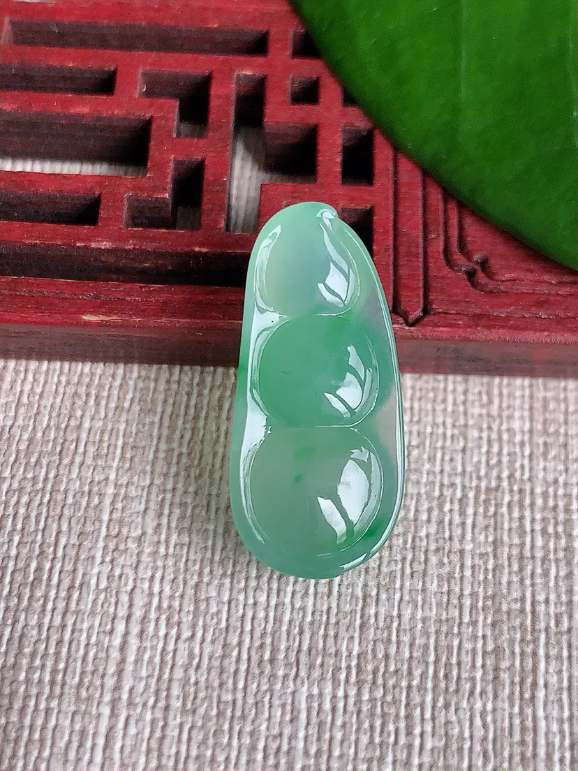天然A货翡翠飘绿四季豆福豆平安豆镶嵌件尺寸25.8×11.7×7.2m量4.04g 0711