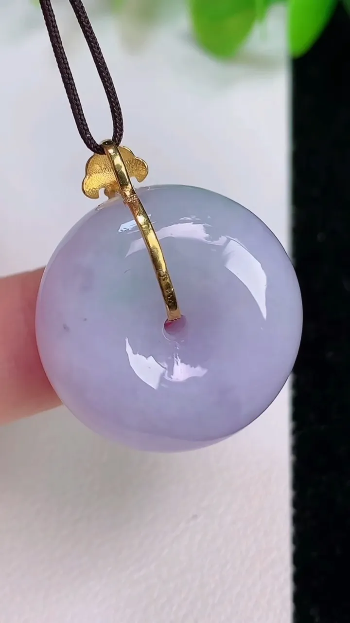 天然A货翡翠18k金春带彩紫罗兰平安扣吊坠，尺寸23-11，重量:13.08g
7月12日