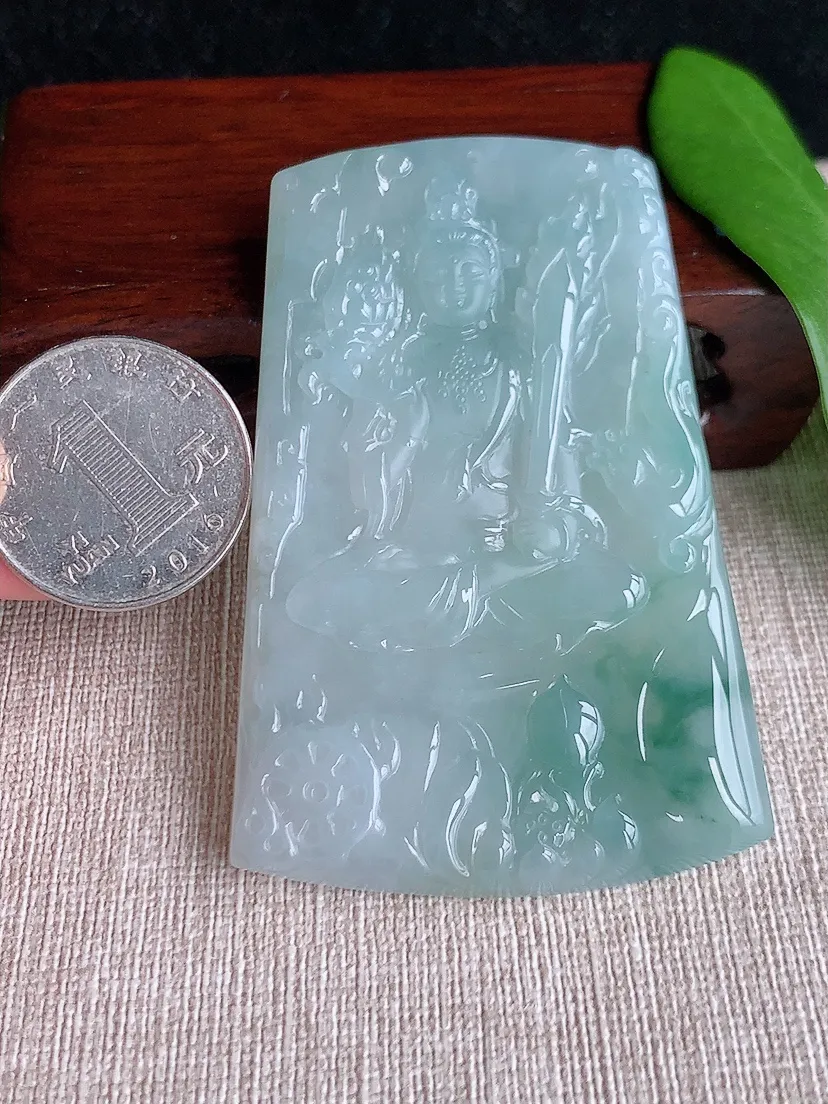 天然A货翡翠飘花虚空藏菩萨吊坠尺寸70.5×46.5×5.4m量43.40g 0711