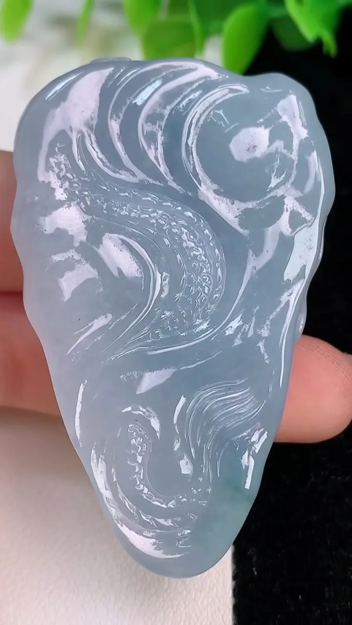 天然A货翡翠紫罗兰龙牌吊坠，尺寸55.2-36.3-11.7，重量:35.77g
7月12日