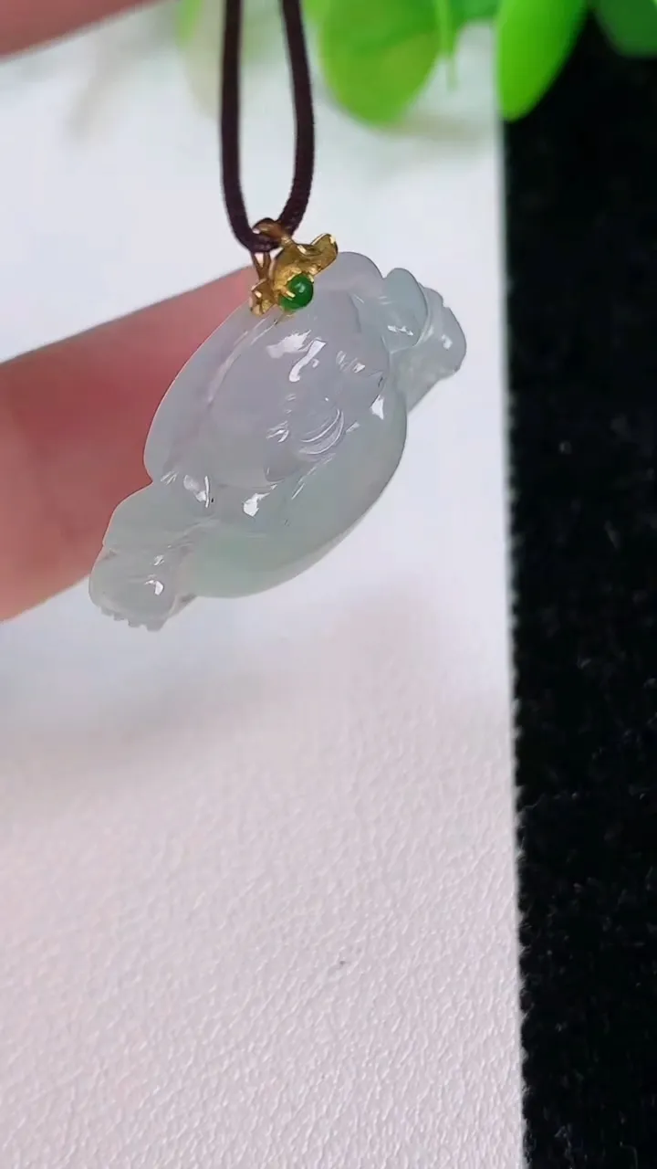 天然A货翡翠佛公吊坠，尺寸22-26-5.5，重量:4.57g
7月12日