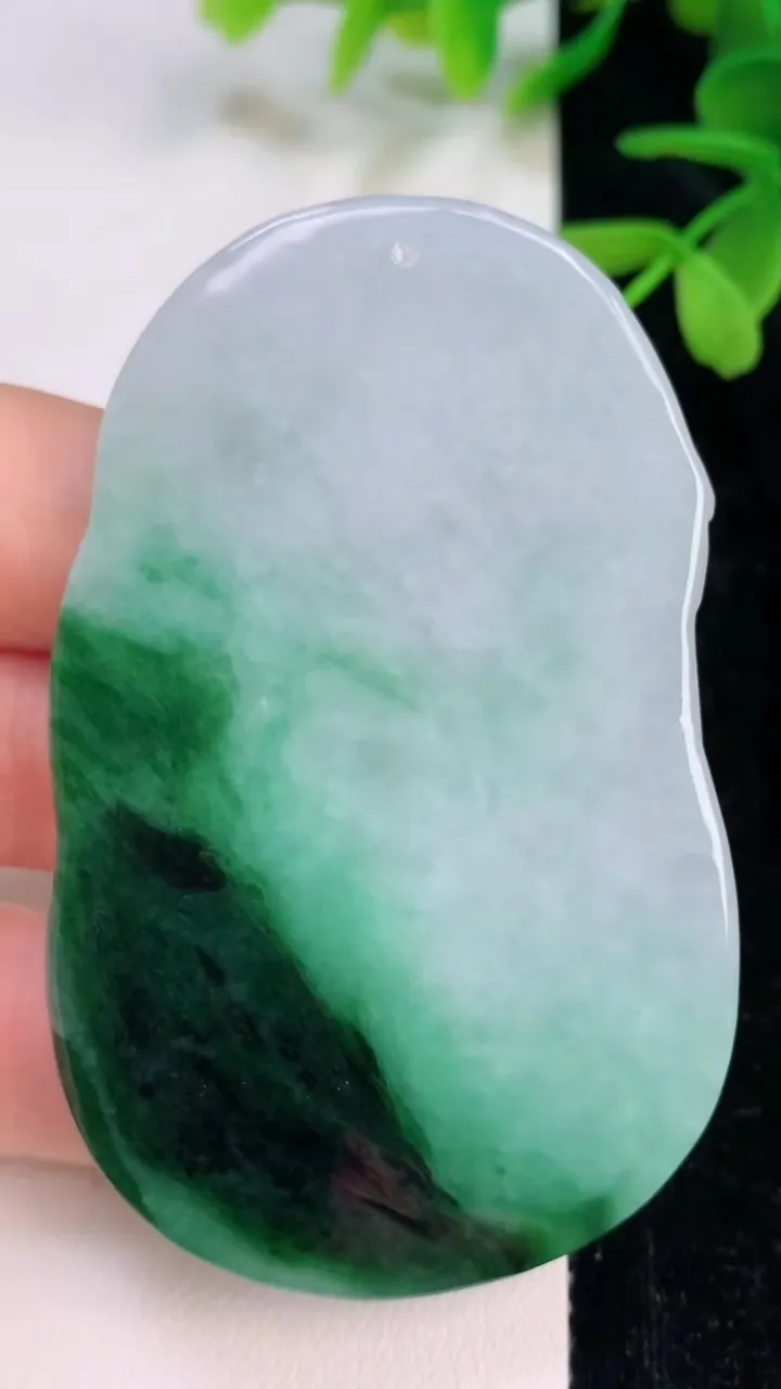 天然A货翡翠普贤菩萨吊坠，尺寸68.5-43.2-5.7，重量:40.15g
7月12日
