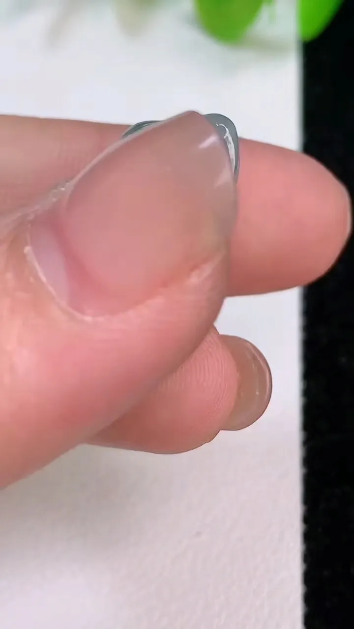 天然A货翡翠飘花一鸣惊人吊坠，尺寸24.2-13.7-11.4，重量:5.91g
7月12日