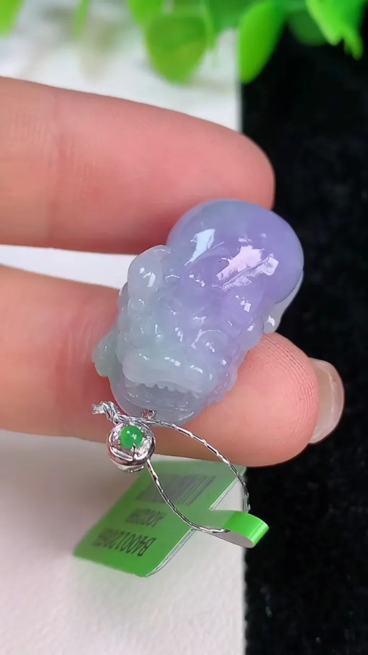 天然A货翡翠18k金春带彩紫罗兰貔貅吊坠，尺寸23.7-12.7-9，重量:6.43g
7月12日