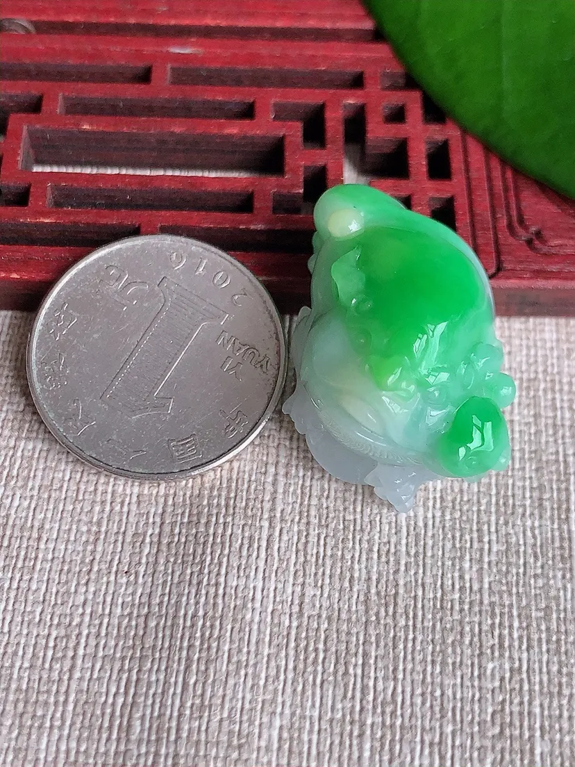 天然A货翡翠飘绿招财金蟾吊坠尺寸28.8×18.5×19.2m量14.86g 0711