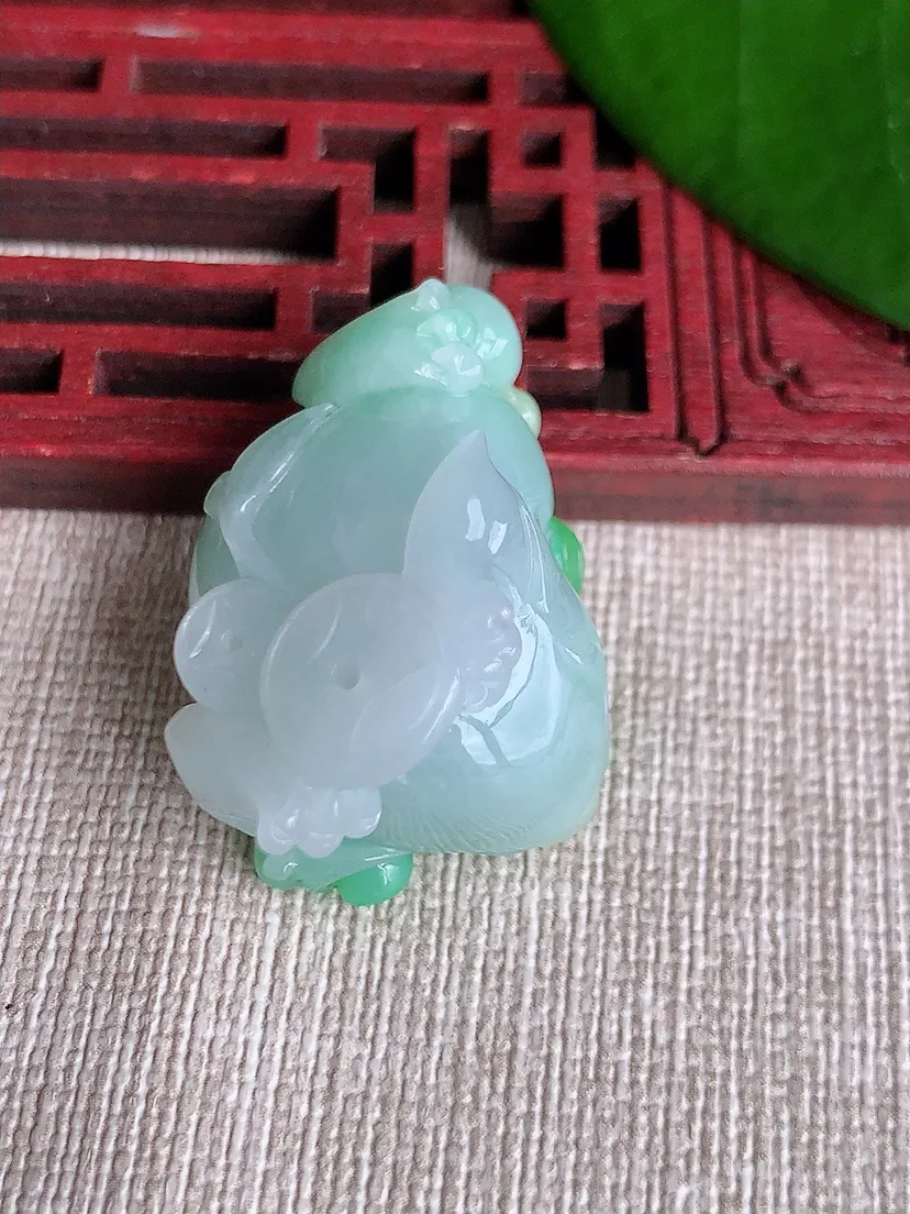 天然A货翡翠飘绿招财金蟾吊坠尺寸28.8×18.5×19.2m量14.86g 0711